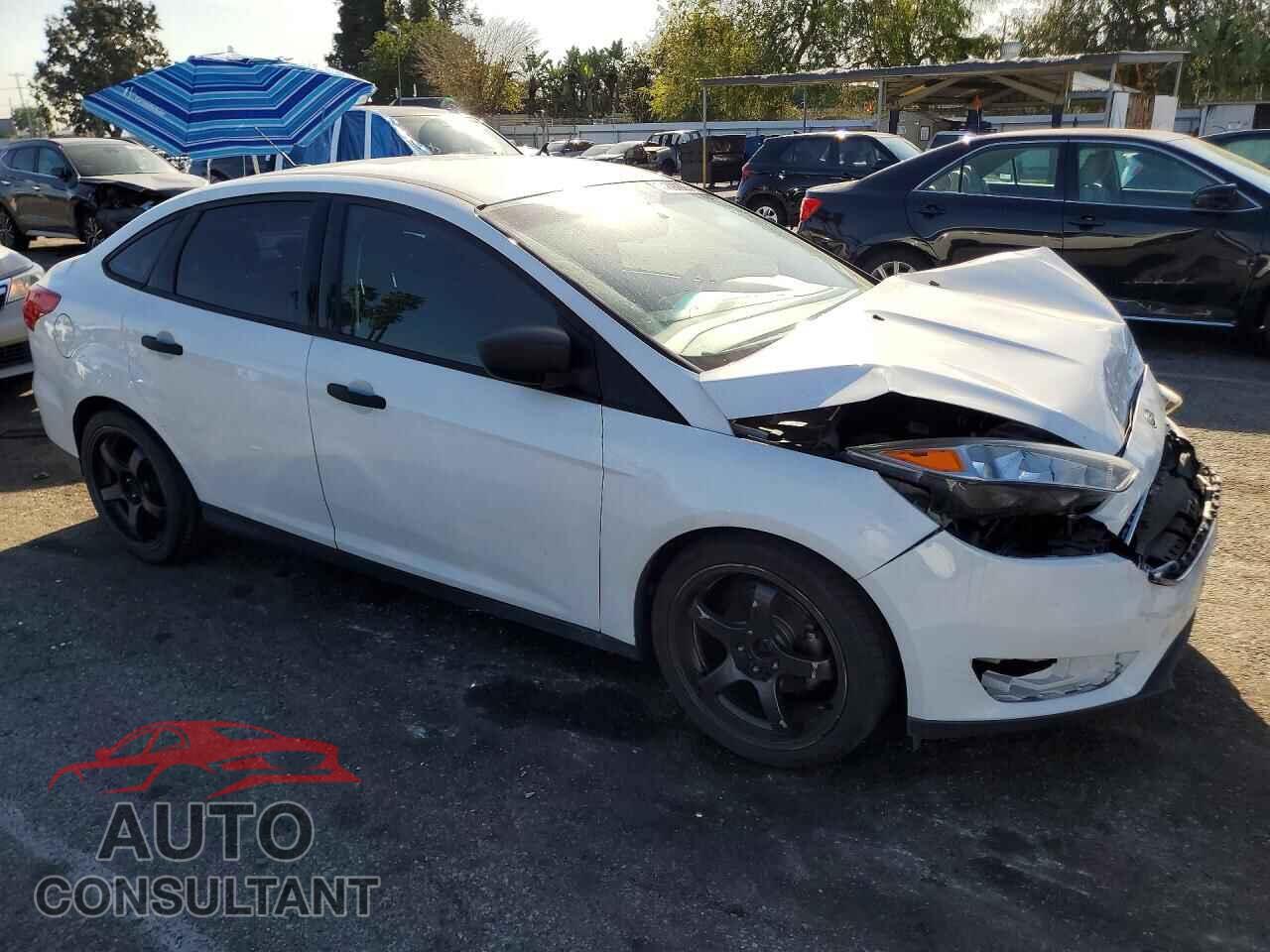 FORD FOCUS 2017 - 1FADP3E22HL348181