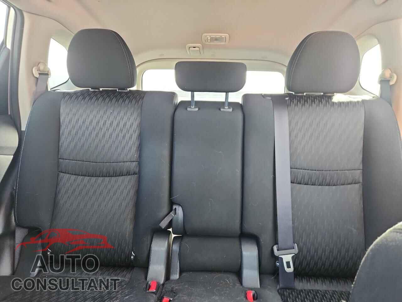 NISSAN ROGUE 2017 - KNMAT2MT9HP504819