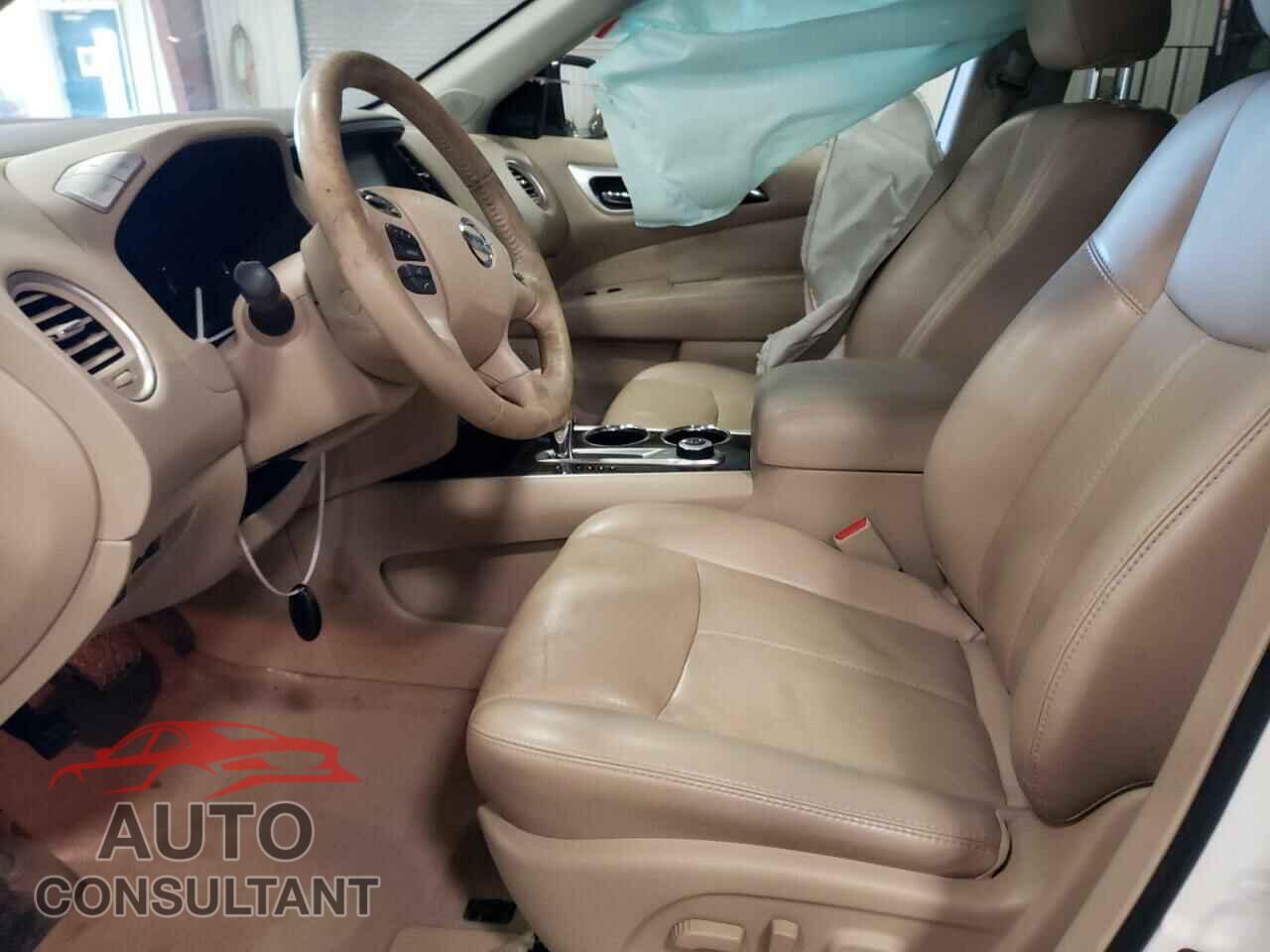 NISSAN PATHFINDER 2015 - 5N1AR2MM1FC636769