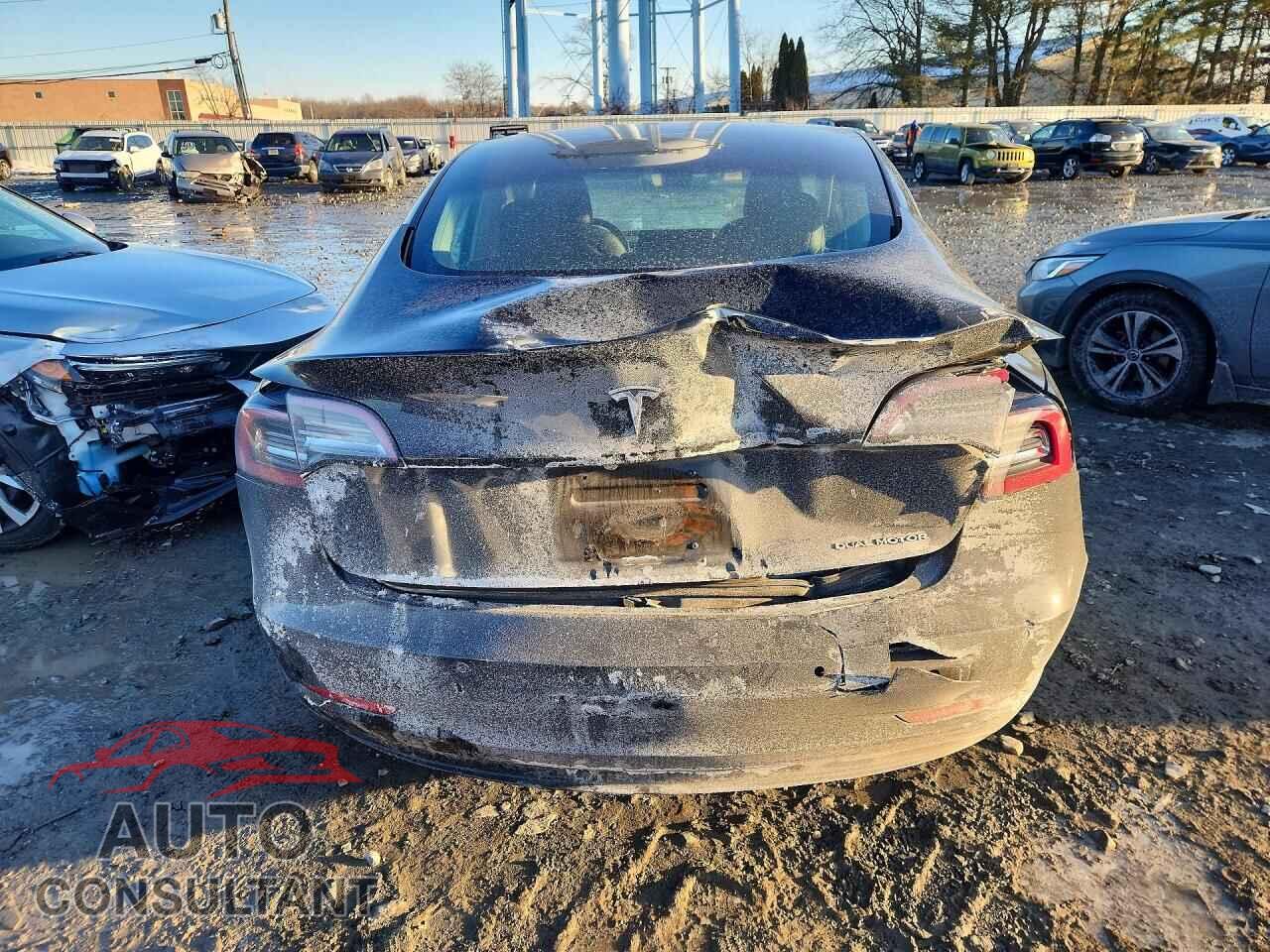 TESLA MODEL 3 2018 - 5YJ3E1EBXJF071255