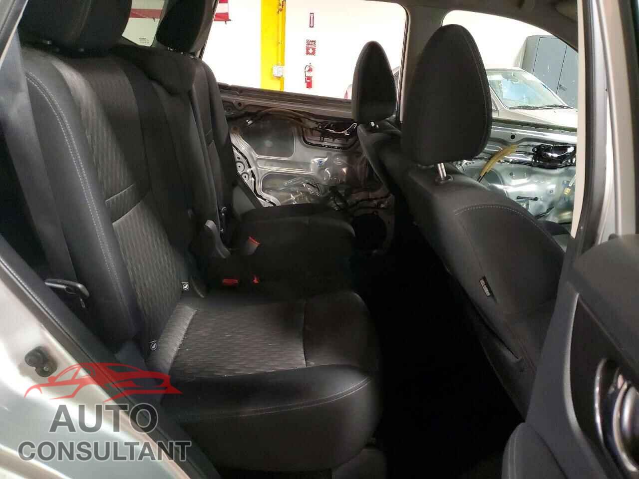NISSAN ROGUE 2017 - KNMAT2MV2HP504792