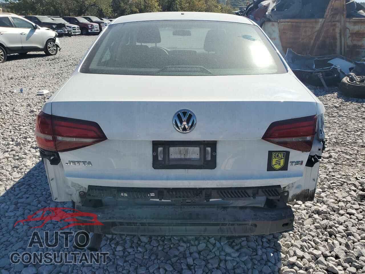 VOLKSWAGEN JETTA 2018 - 3VW2B7AJ5JM263602