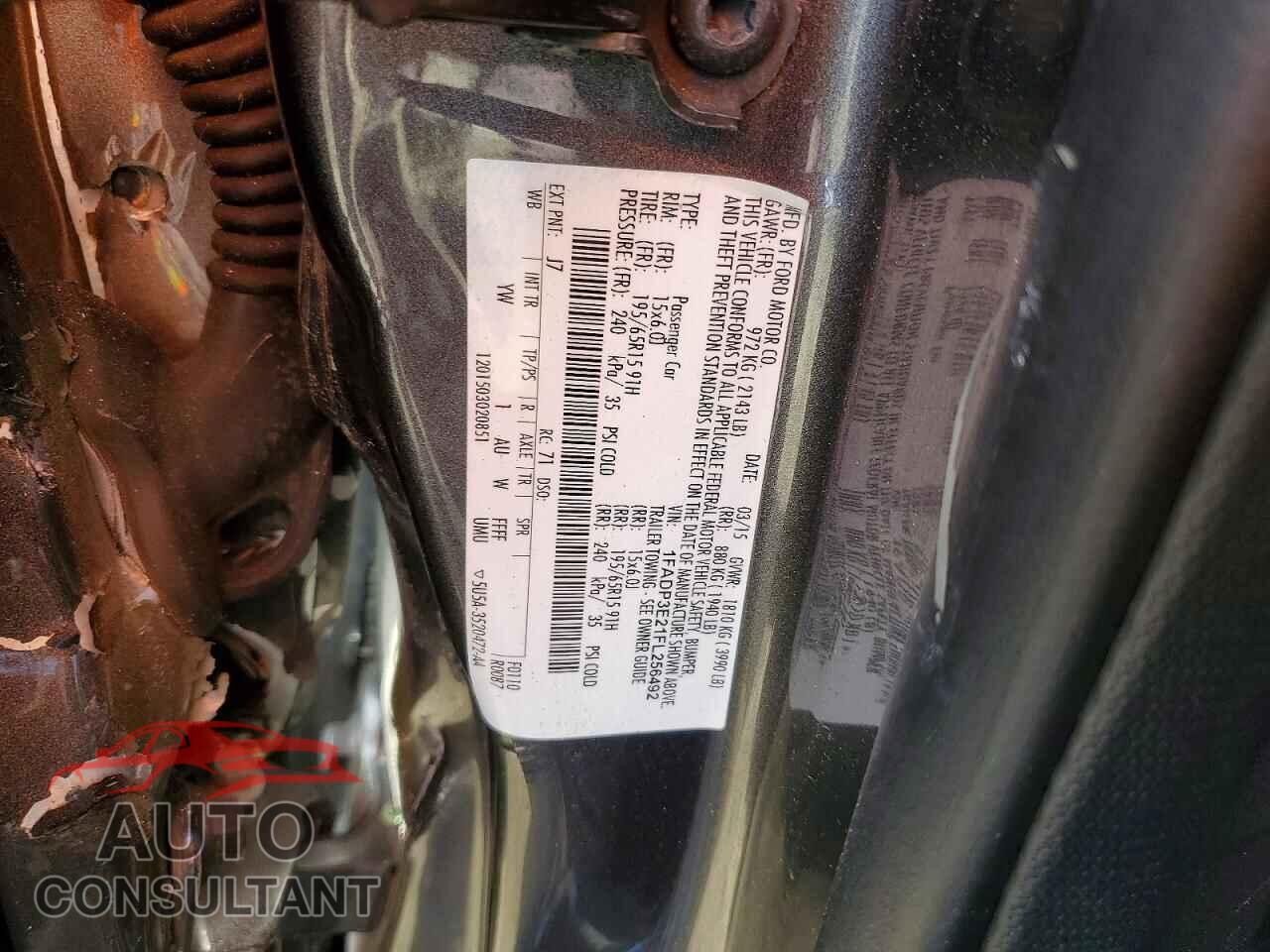 FORD FOCUS 2015 - 1FADP3E21FL256492