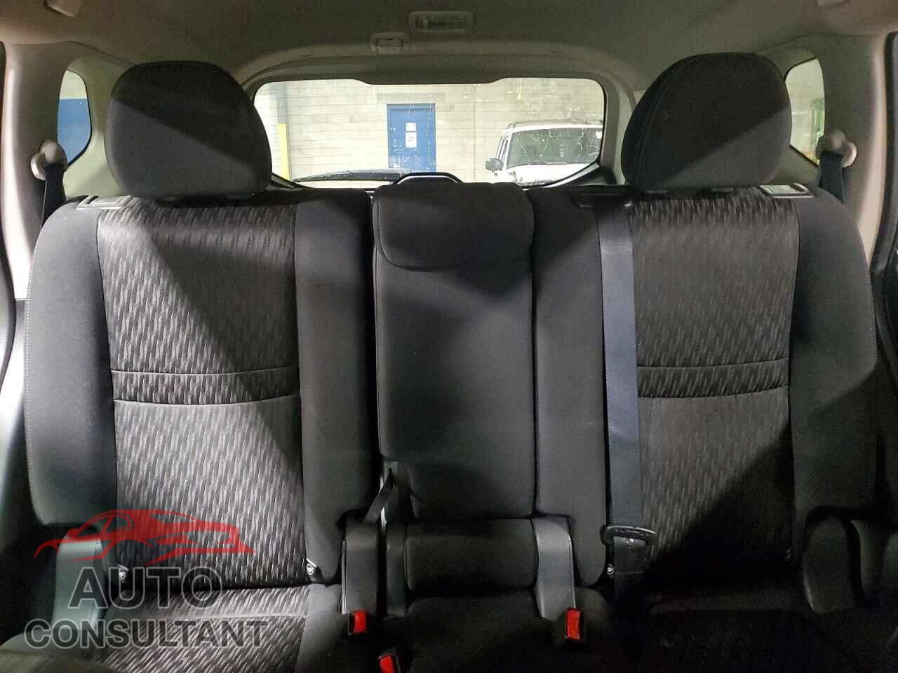 NISSAN ROGUE 2017 - KNMAT2MV2HP504792