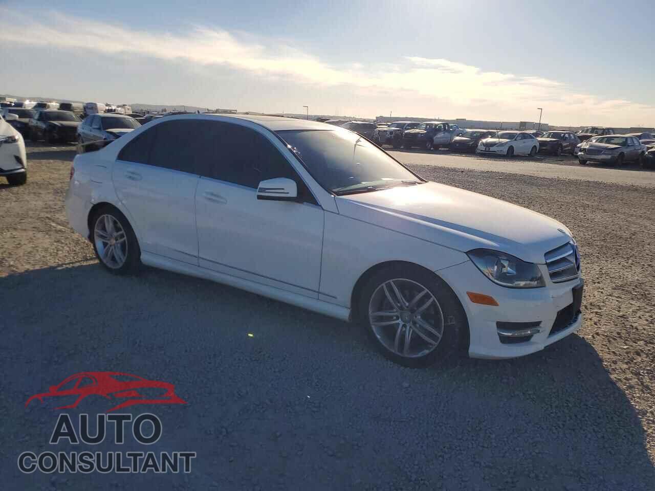 MERCEDES-BENZ C-CLASS 2013 - WDDGF4HB0DR280357