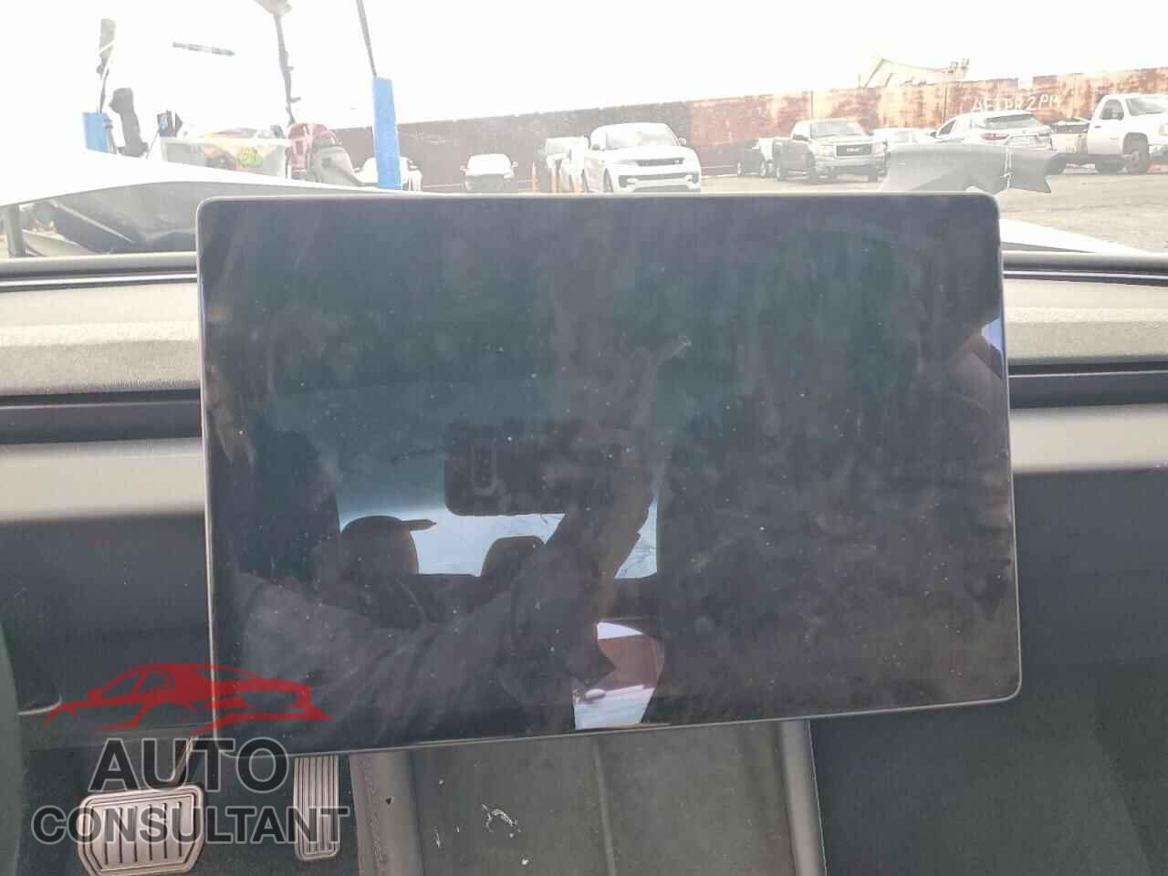 TESLA MODEL 3 2024 - 5YJ3E1EB0RF772320
