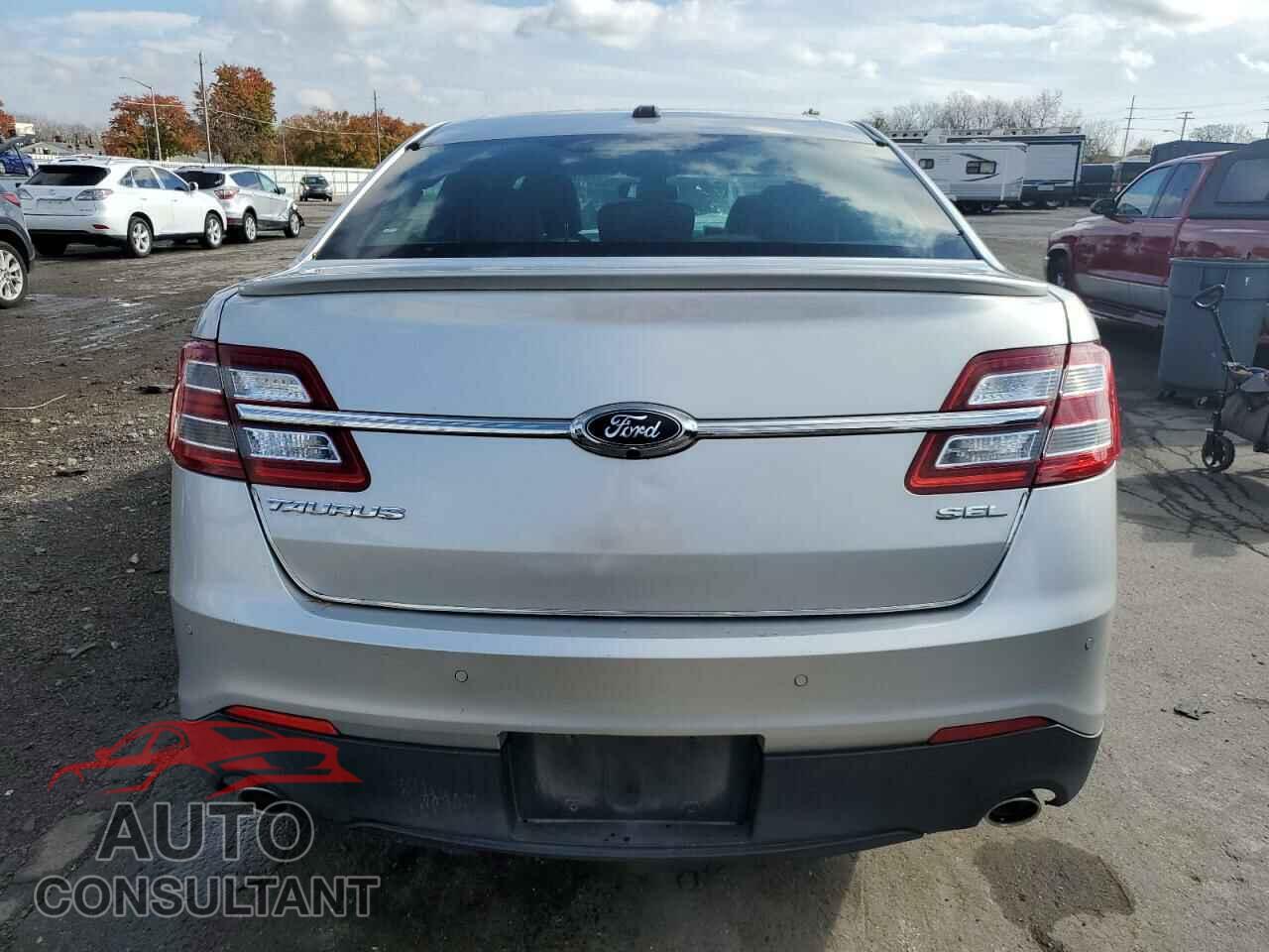 FORD TAURUS 2017 - 1FAHP2E82HG102689