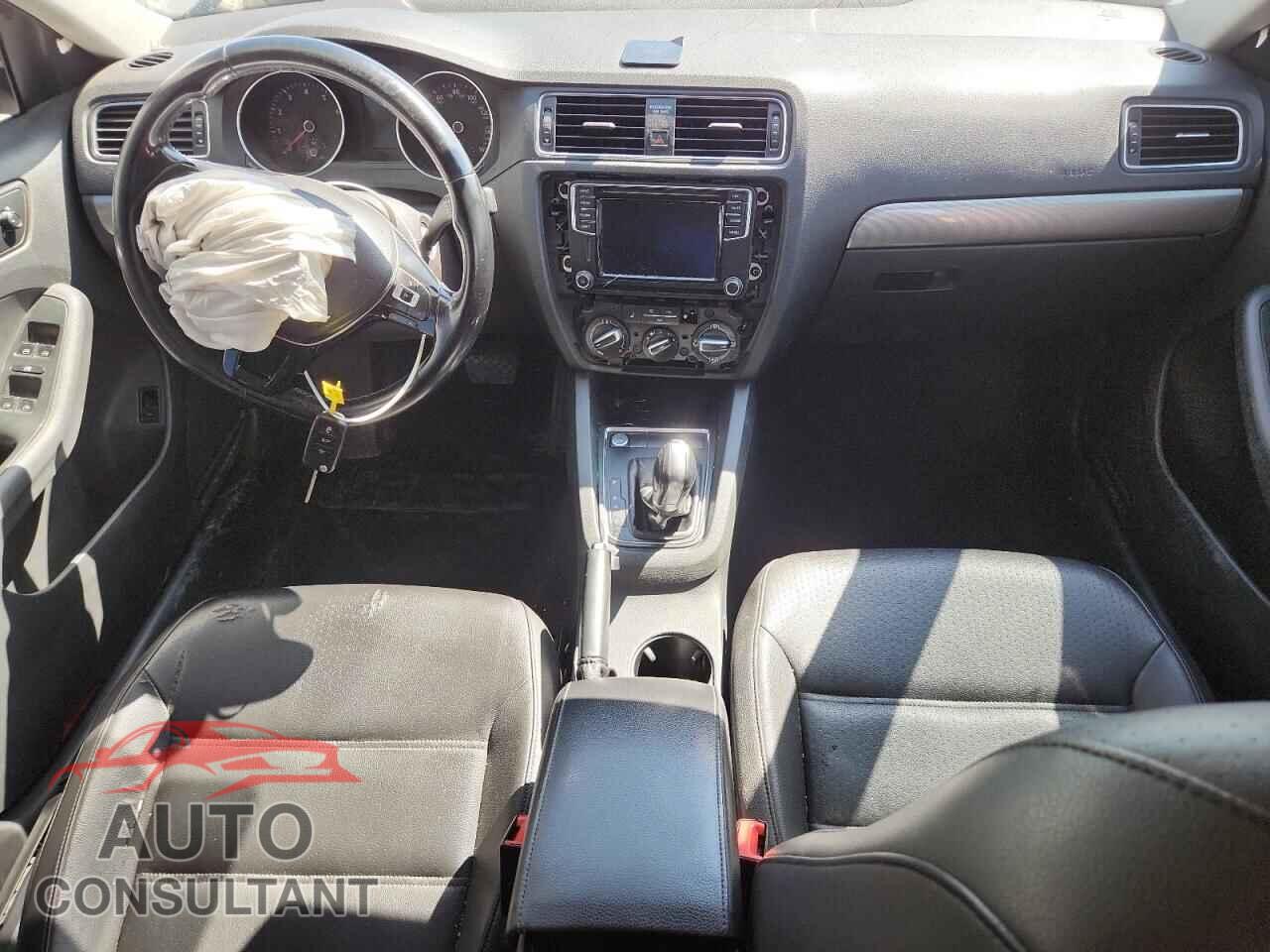 VOLKSWAGEN JETTA 2017 - 3VWDB7AJ2HM230723