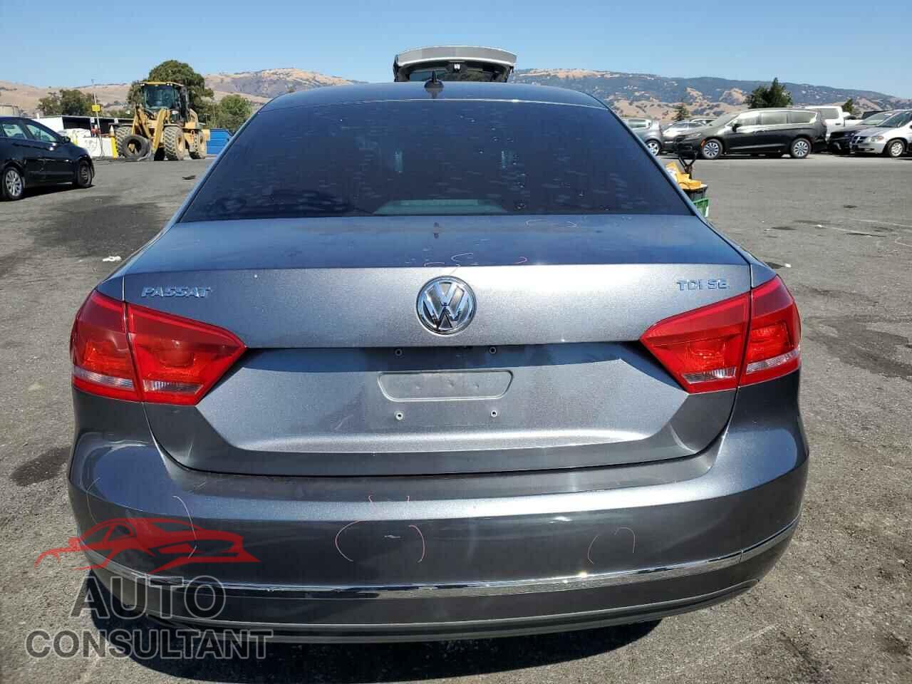 VOLKSWAGEN PASSAT 2015 - 1VWCV7A34FC070234