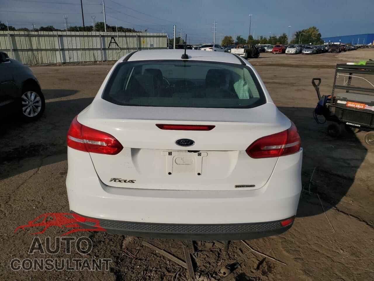 FORD FOCUS 2015 - 1FADP3E20FL342764