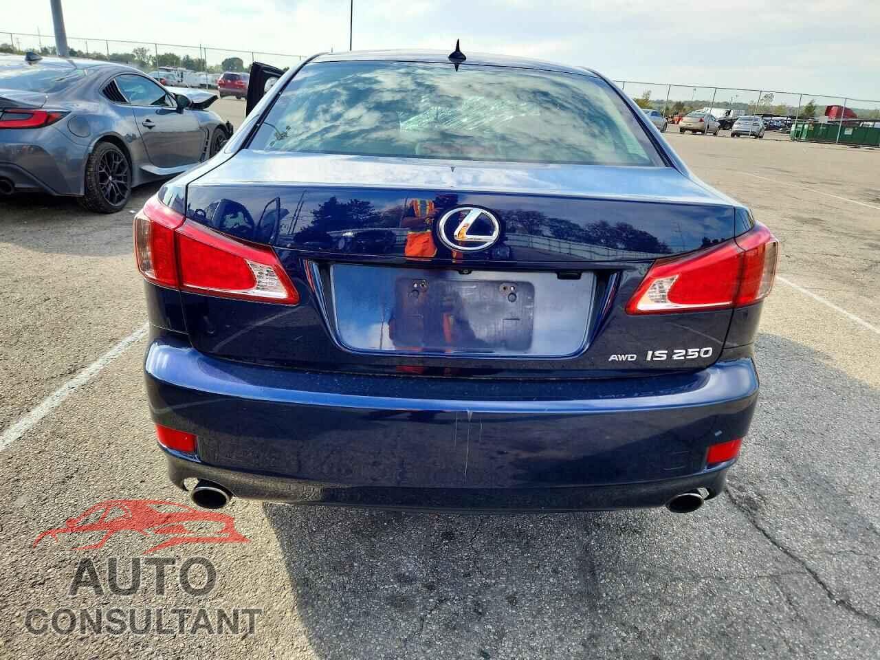 LEXUS IS 2011 - JTHCF5C28B5050879