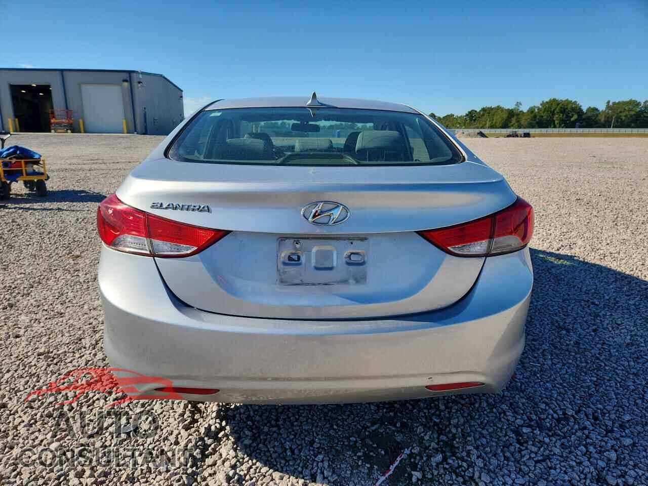 HYUNDAI ELANTRA 2013 - KMHDH4AE6DU722109