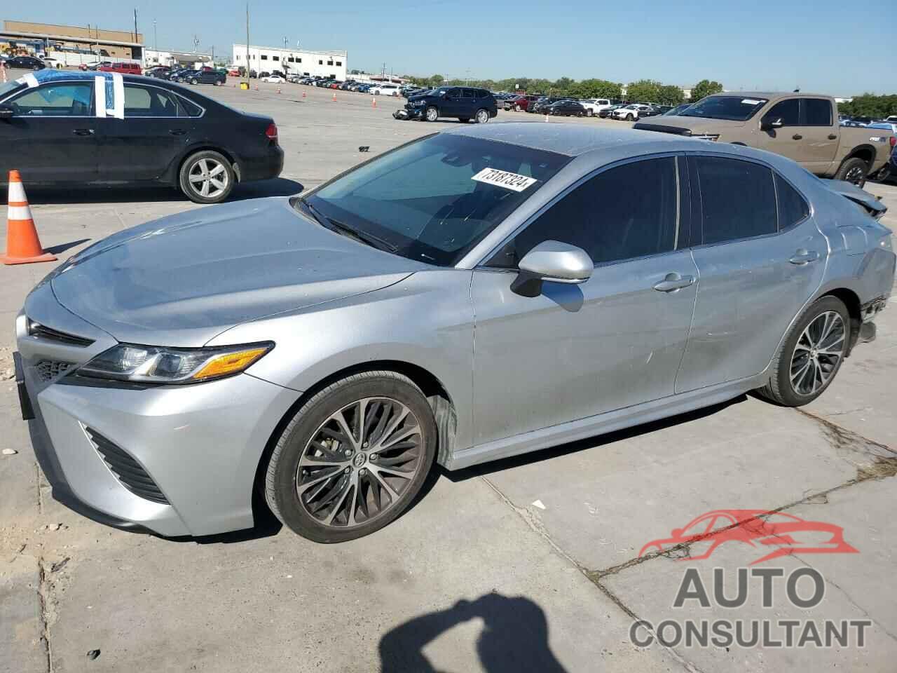 TOYOTA CAMRY 2018 - 4T1B11HK2JU135715