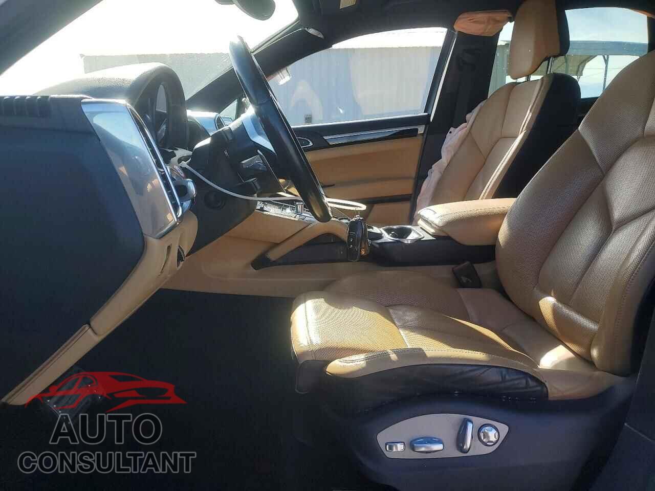 PORSCHE CAYENNE 2018 - WP1AB2A26JLA60891