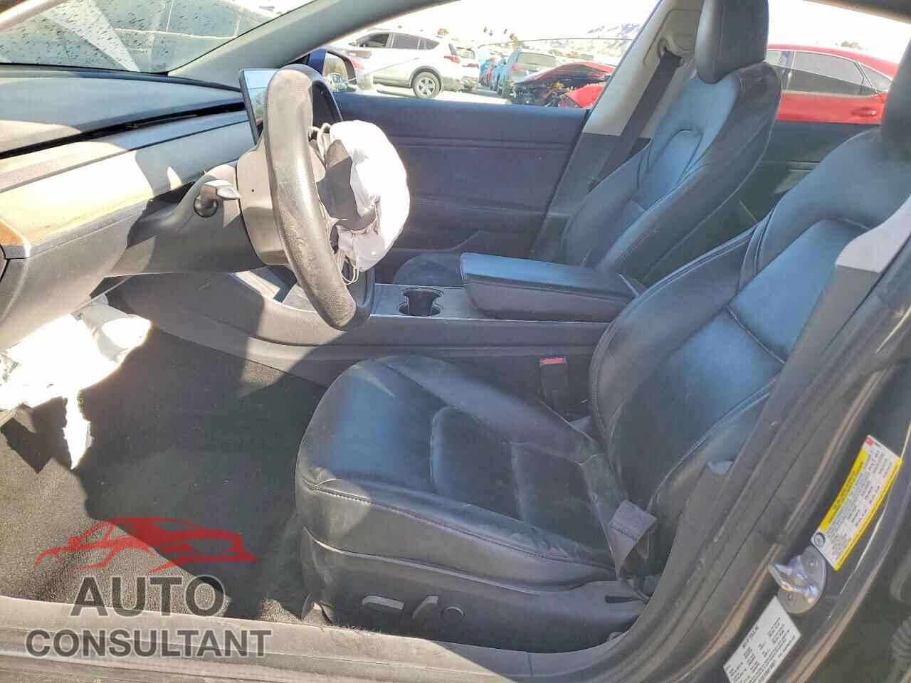 TESLA MODEL 3 2019 - 5YJ3E1EB5KF386871