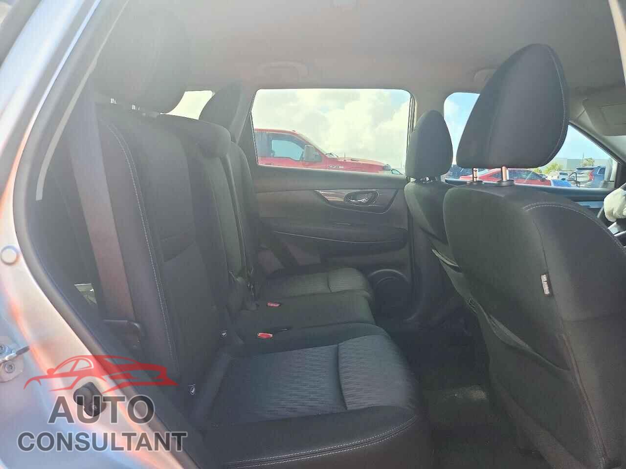 NISSAN ROGUE 2017 - KNMAT2MV0HP562772