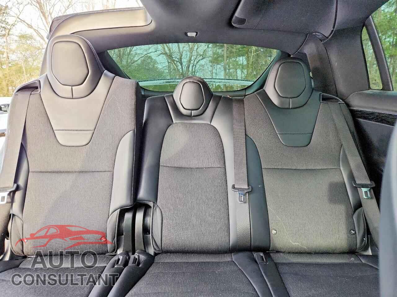 TESLA MODEL X 2017 - 5YJXCDE25HF033113