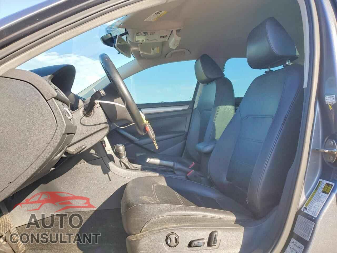 VOLKSWAGEN PASSAT 2015 - 1VWAT7A35FC063810