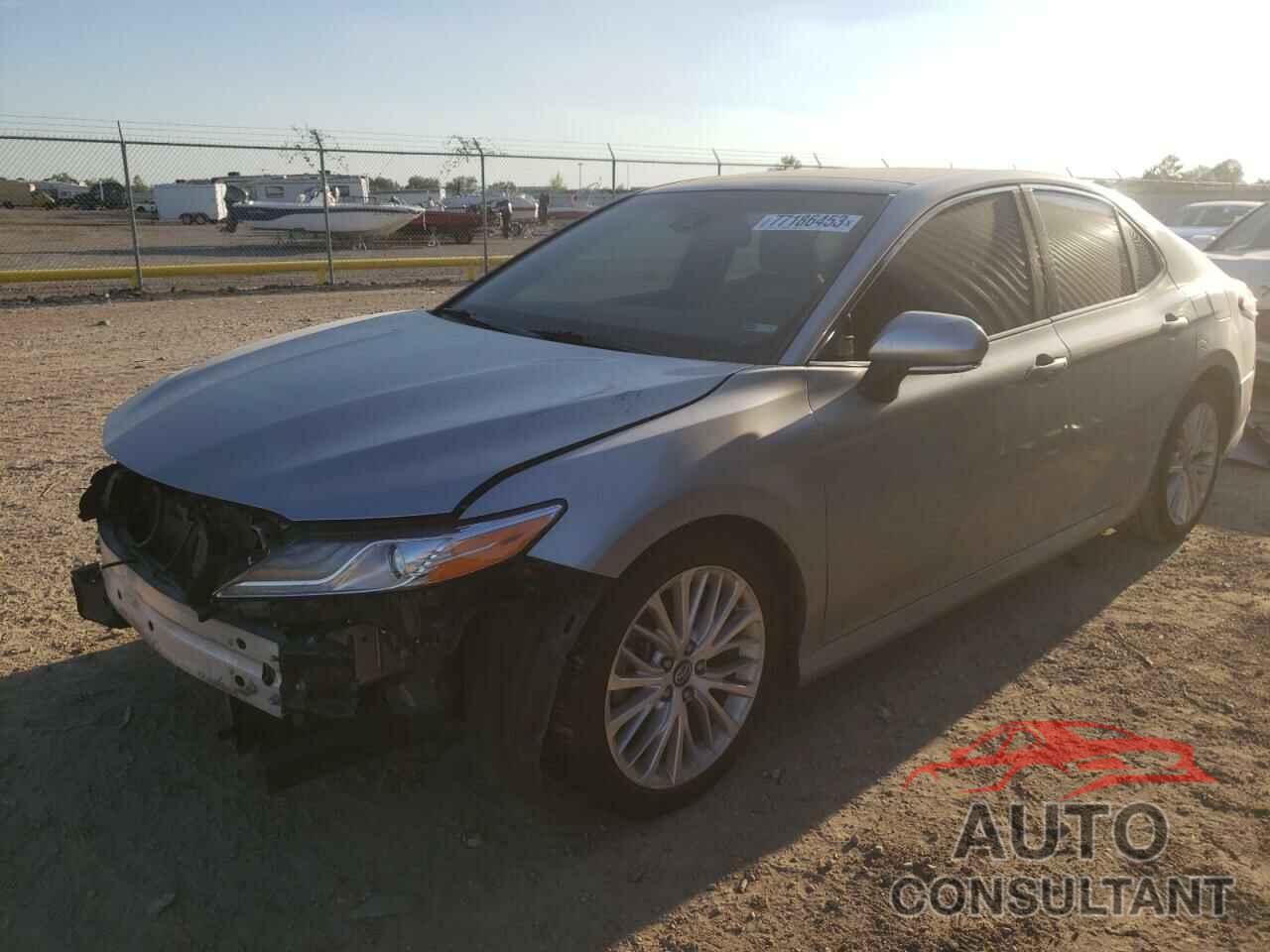TOYOTA CAMRY 2018 - 4T1B11HK1JU026727