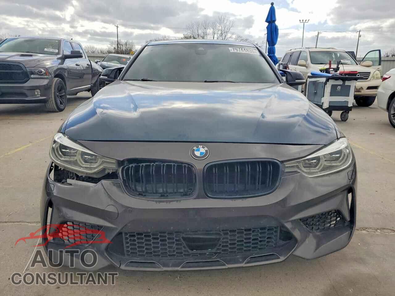 BMW 3 SERIES 2018 - WBA8B3G52JNU36849