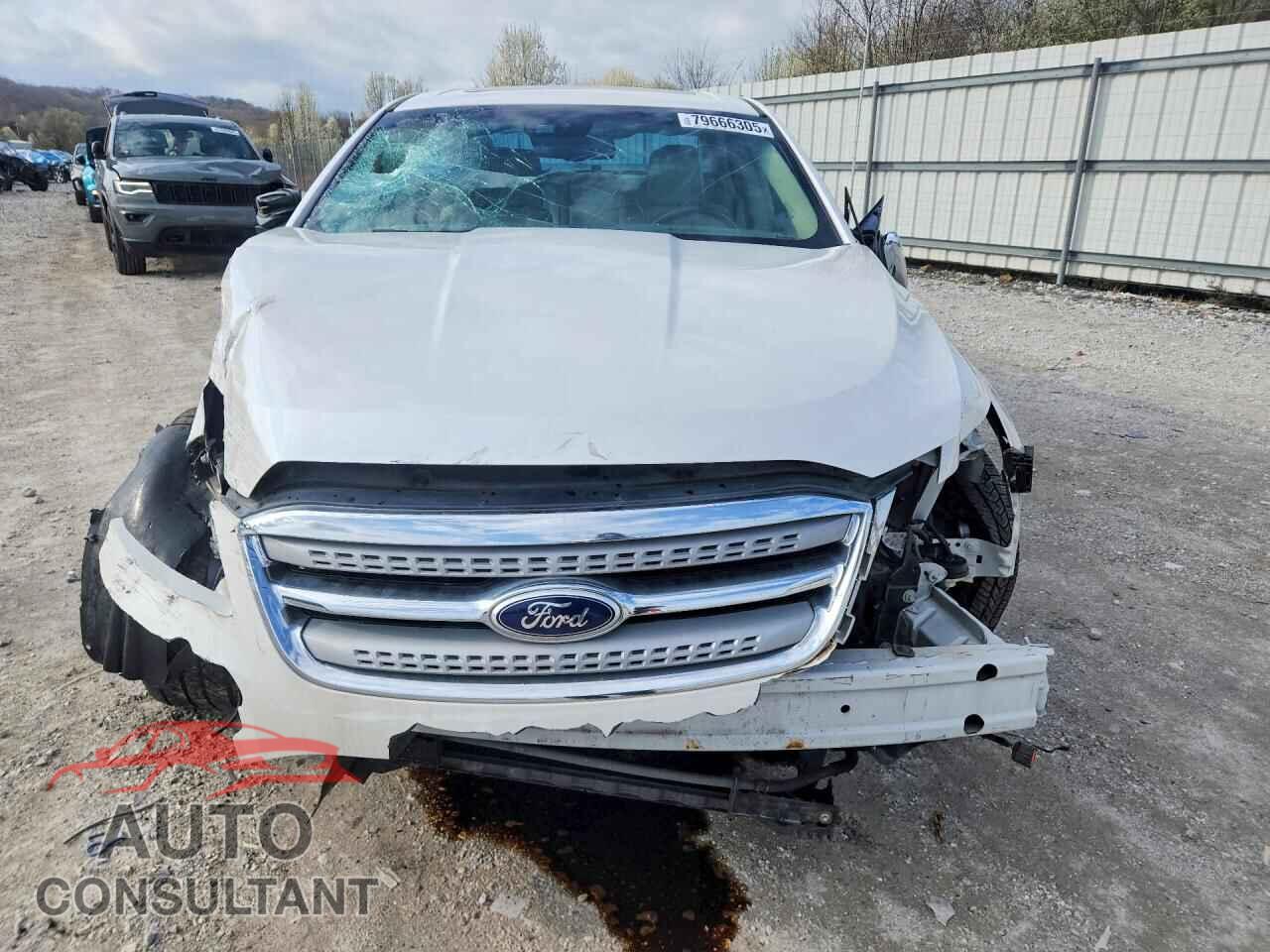 FORD TAURUS 2011 - 1FAHP2FW8BG108596