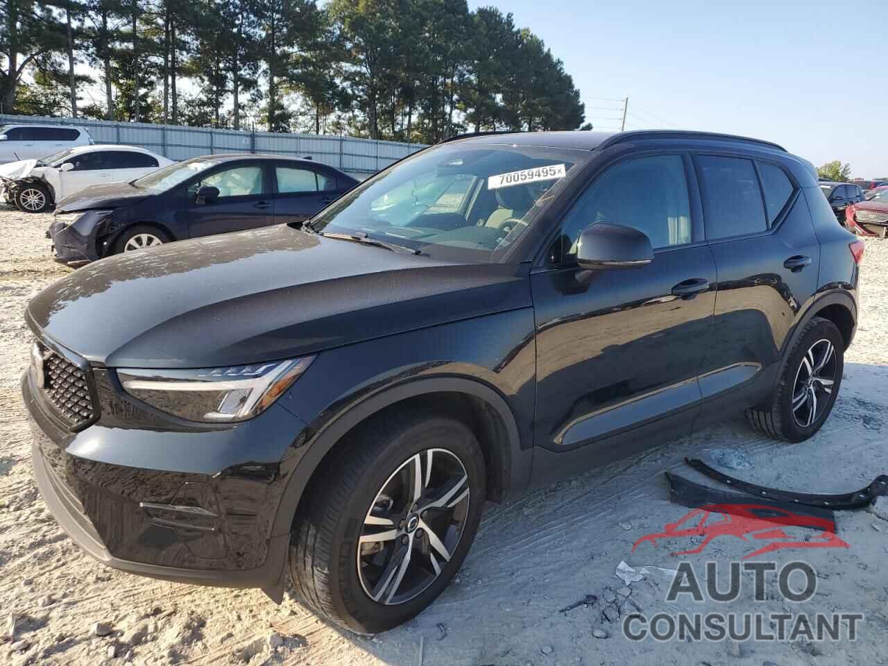 VOLVO XC40 CORE 2024 - YV4L12UK2R2334739