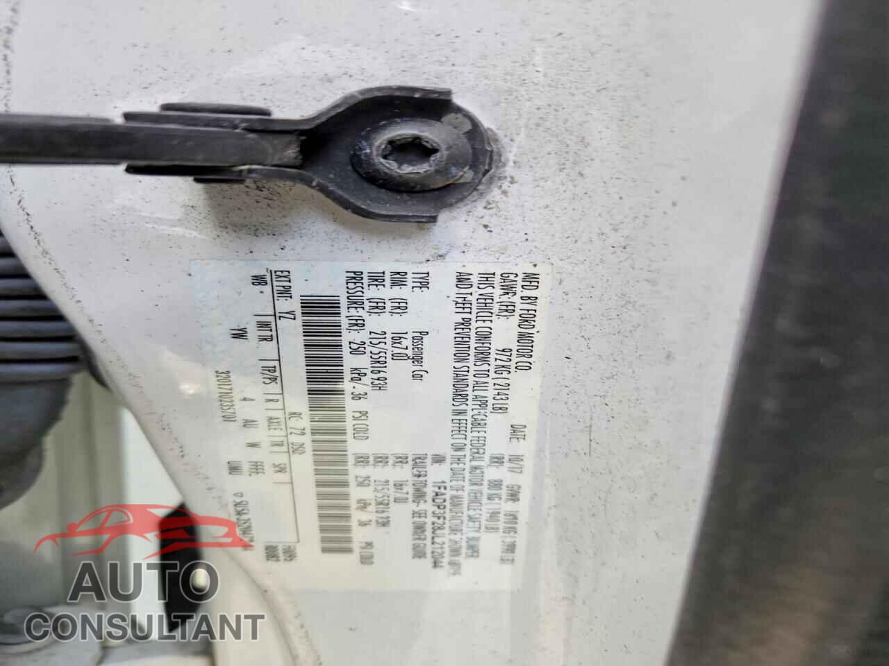 FORD FOCUS 2018 - 1FADP3F28JL212044