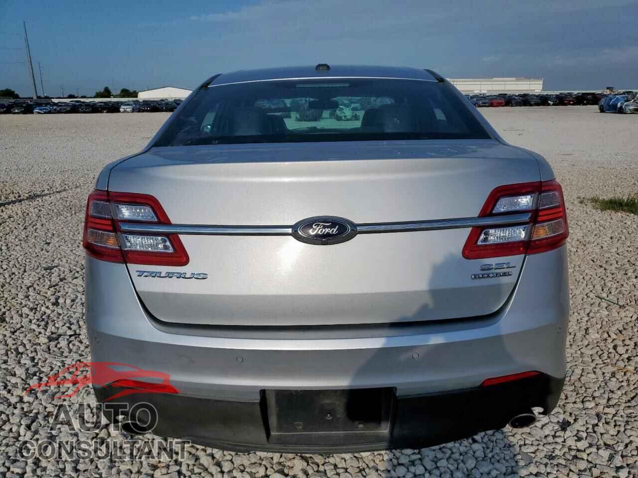 FORD TAURUS 2015 - 1FAHP2E85FG106961