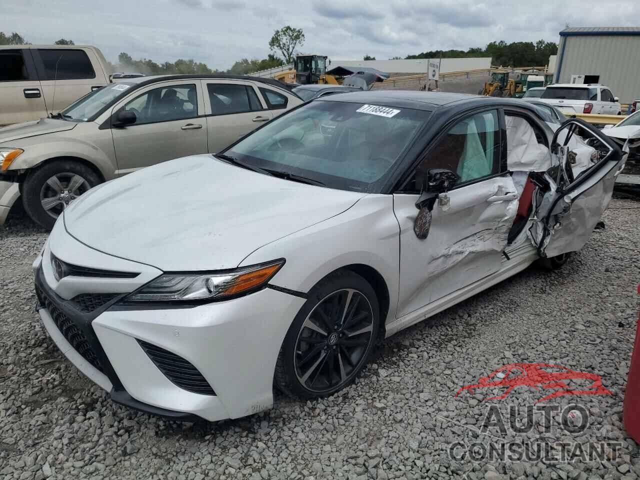 TOYOTA CAMRY 2018 - 4T1B61HK4JU070285