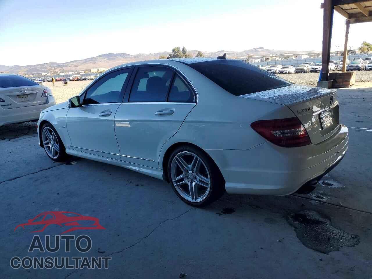 MERCEDES-BENZ C-CLASS 2012 - WDDGF4HB9CR192275