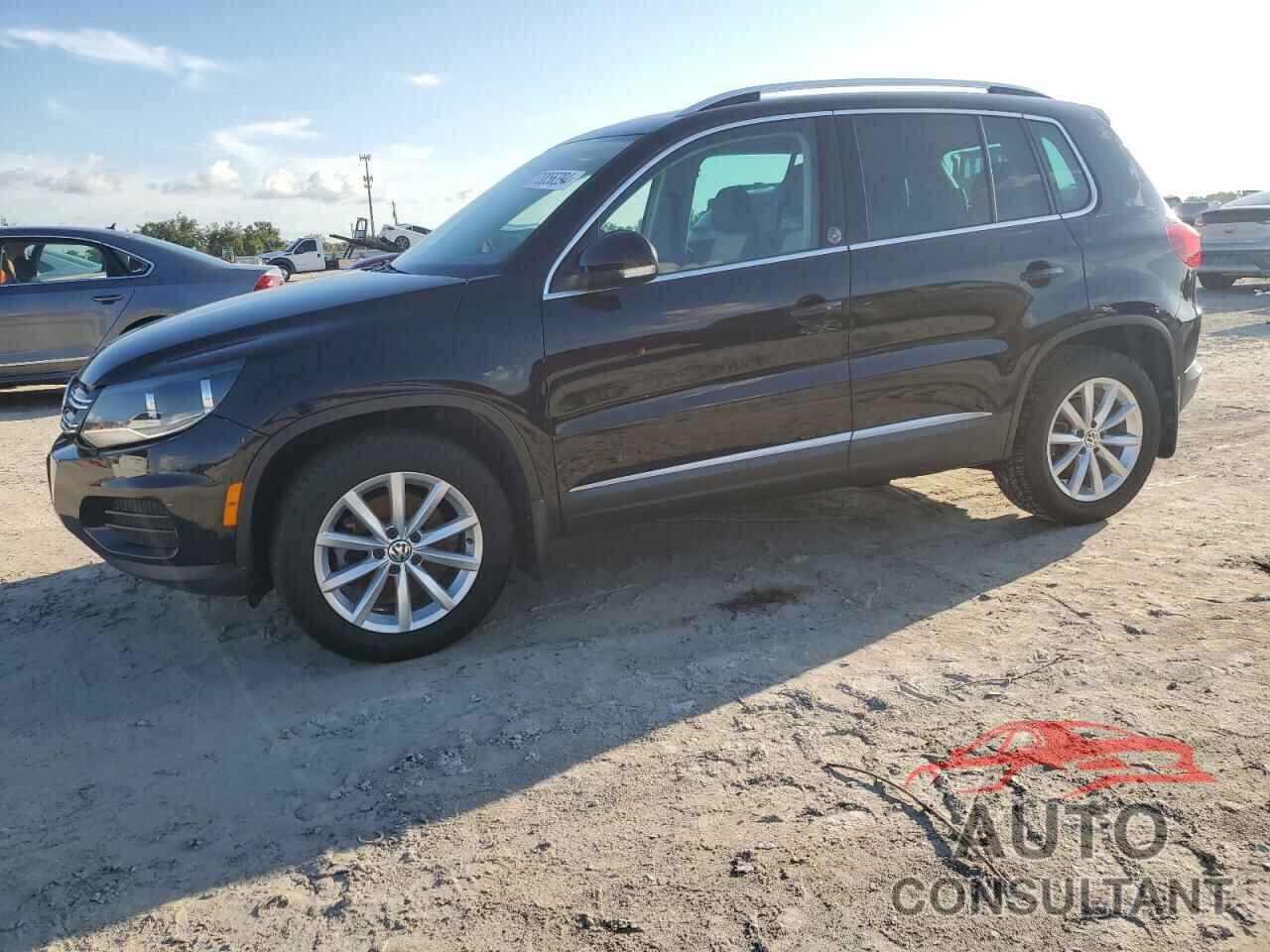 VOLKSWAGEN TIGUAN 2017 - WVGSV7AX4HK018849