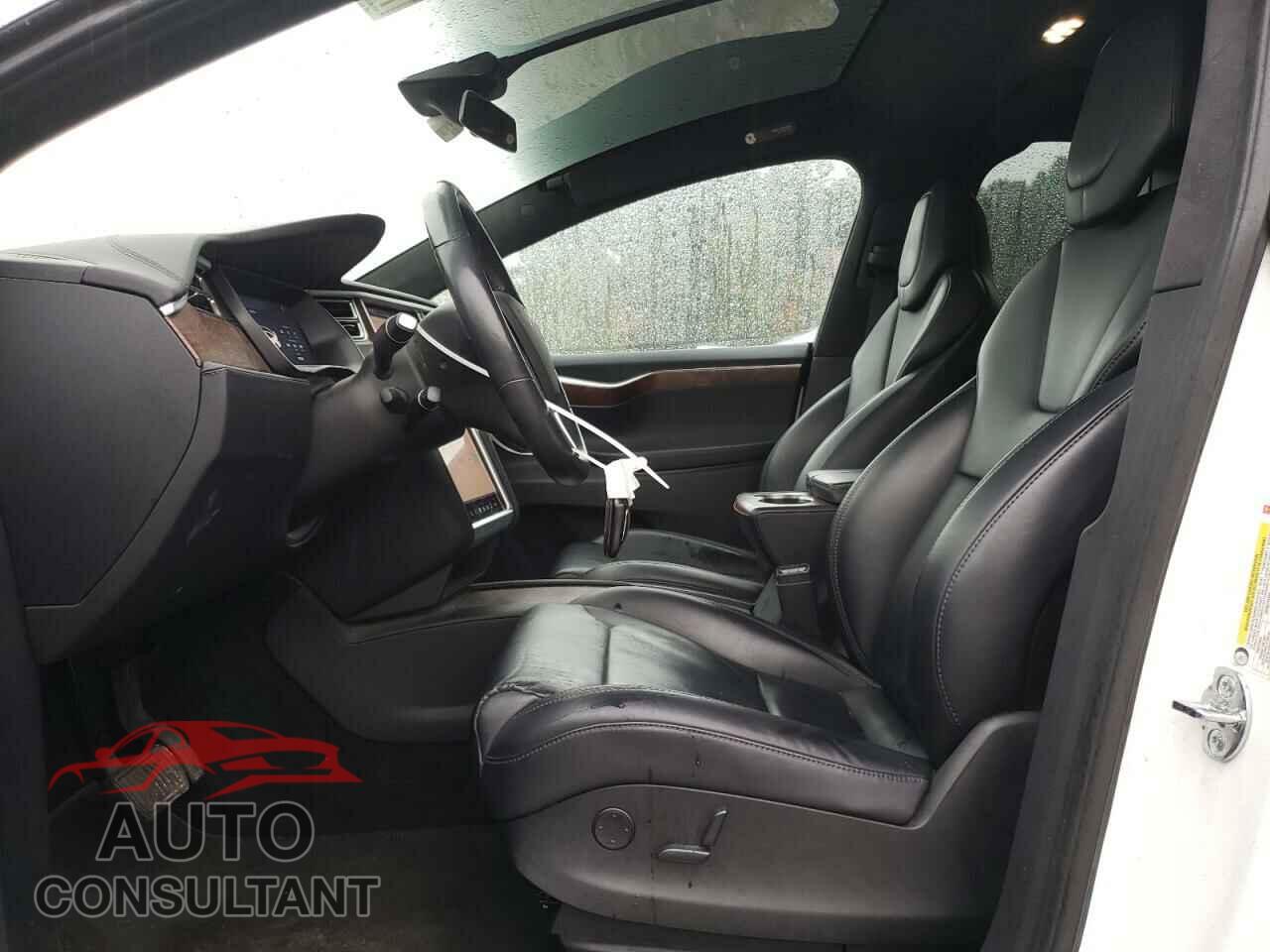 TESLA MODEL X 2017 - 5YJXCAE23HF065752