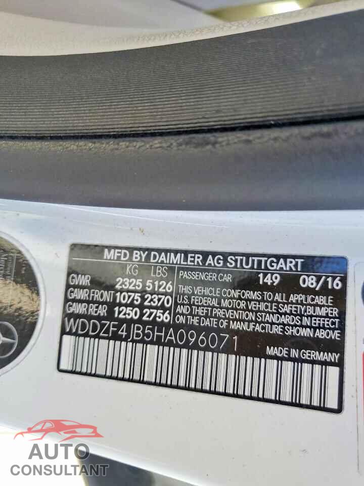MERCEDES-BENZ E-CLASS 2017 - WDDZF4JB5HA096071