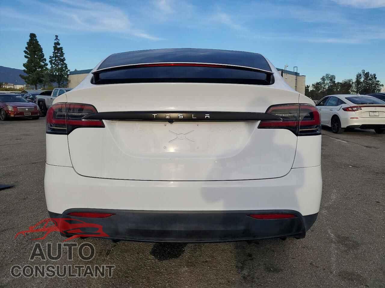 TESLA MODEL X 2018 - 5YJXCBE41JF120860