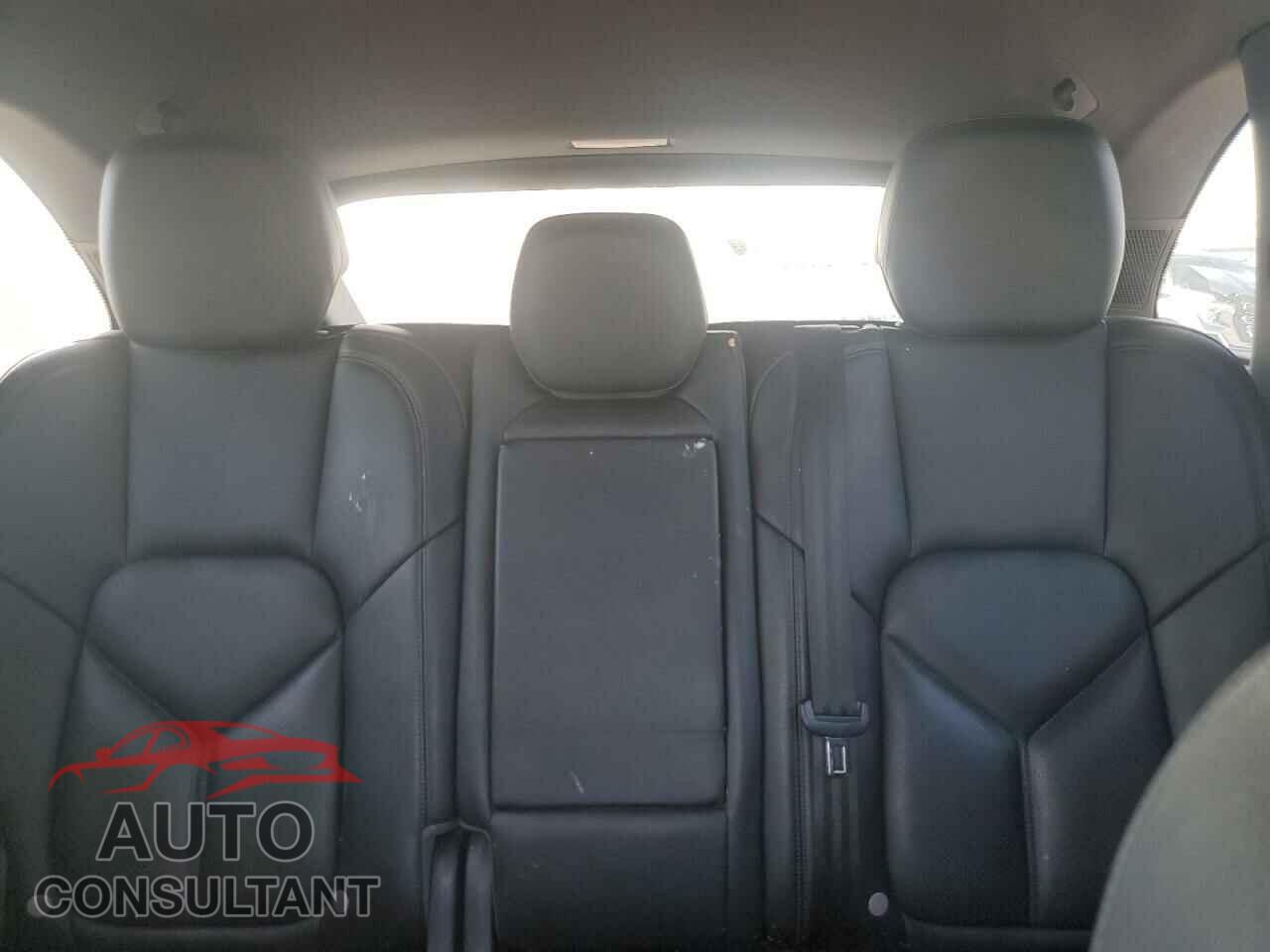 PORSCHE CAYENNE 2018 - WP1AA2A21JKA05774