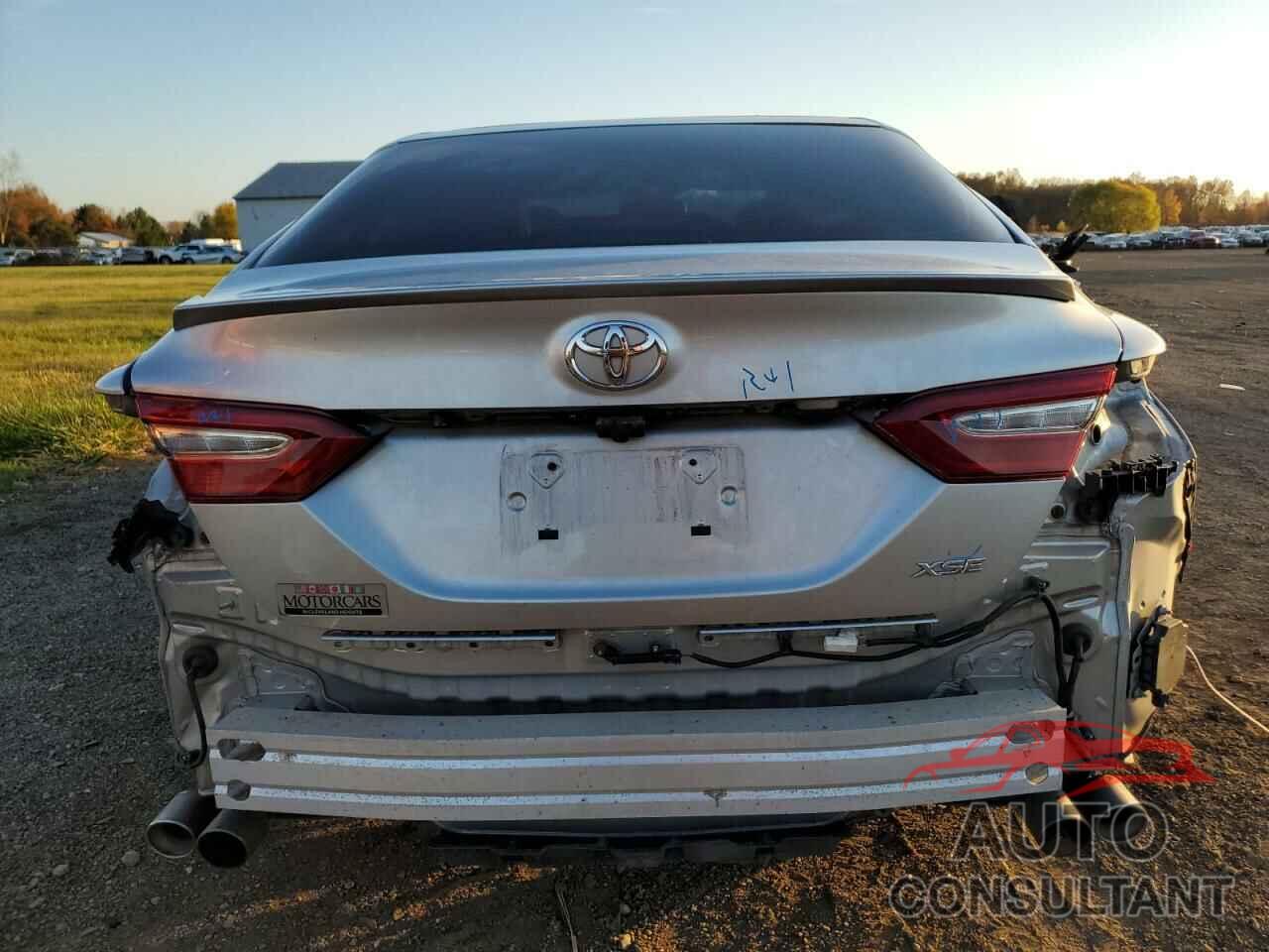 TOYOTA CAMRY 2018 - 4T1B61HK7JU094015