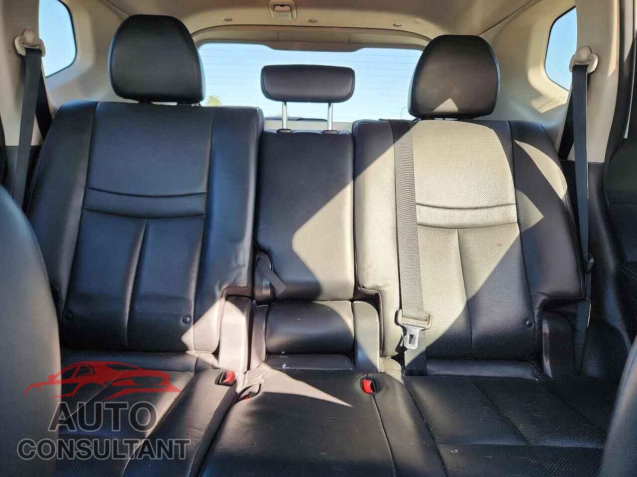 NISSAN ROGUE 2014 - 5N1AT2MTXEC860677