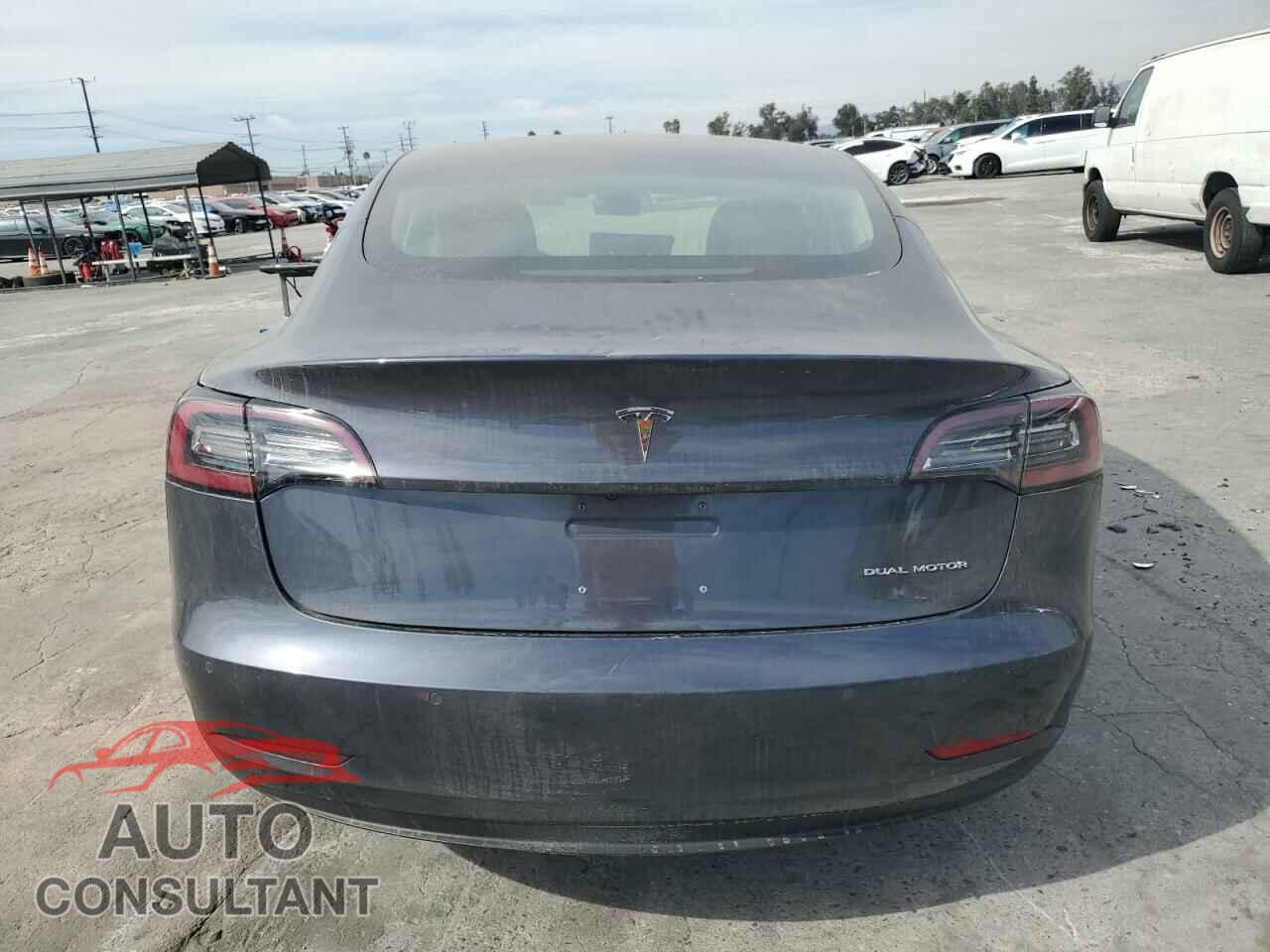 TESLA MODEL 3 2018 - 5YJ3E1EB8JF185190
