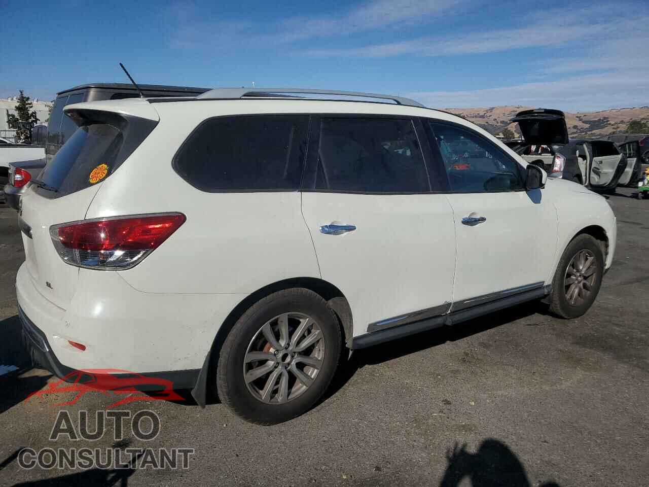 NISSAN PATHFINDER 2015 - 5N1AR2MN8FC684732