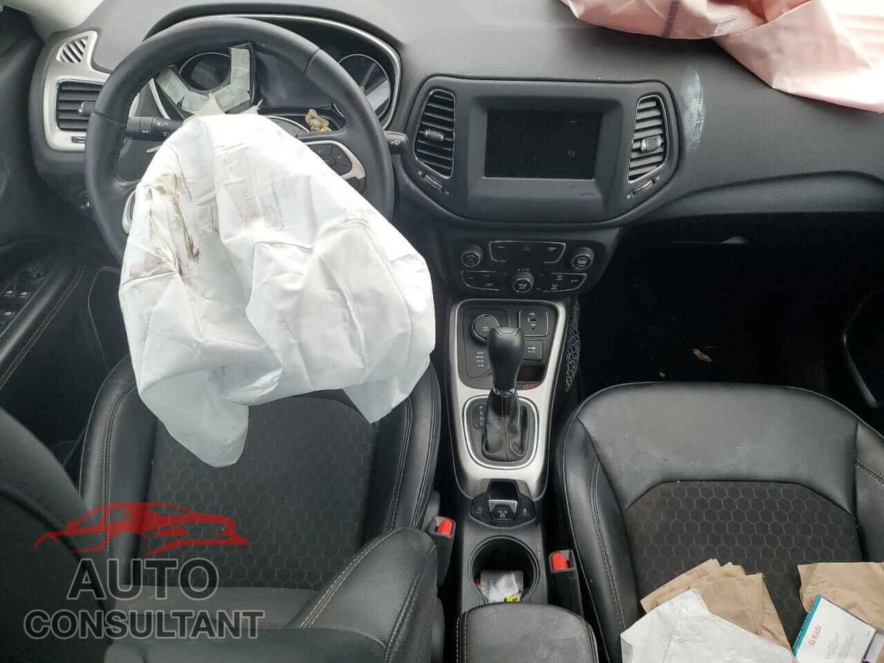 JEEP COMPASS 2020 - 3C4NJDBB4LT135174