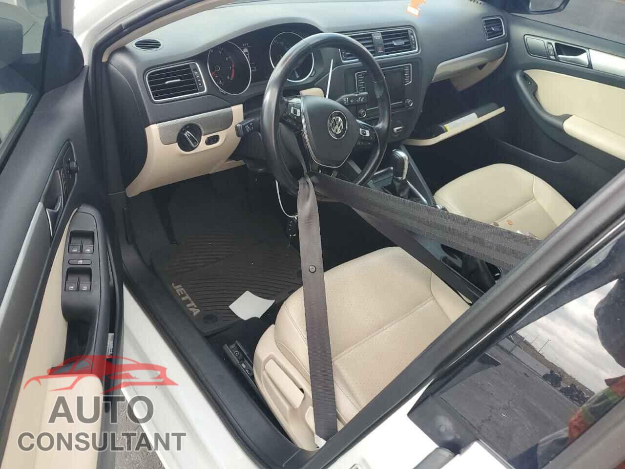 VOLKSWAGEN JETTA 2017 - 3VWDB7AJ8HM414578