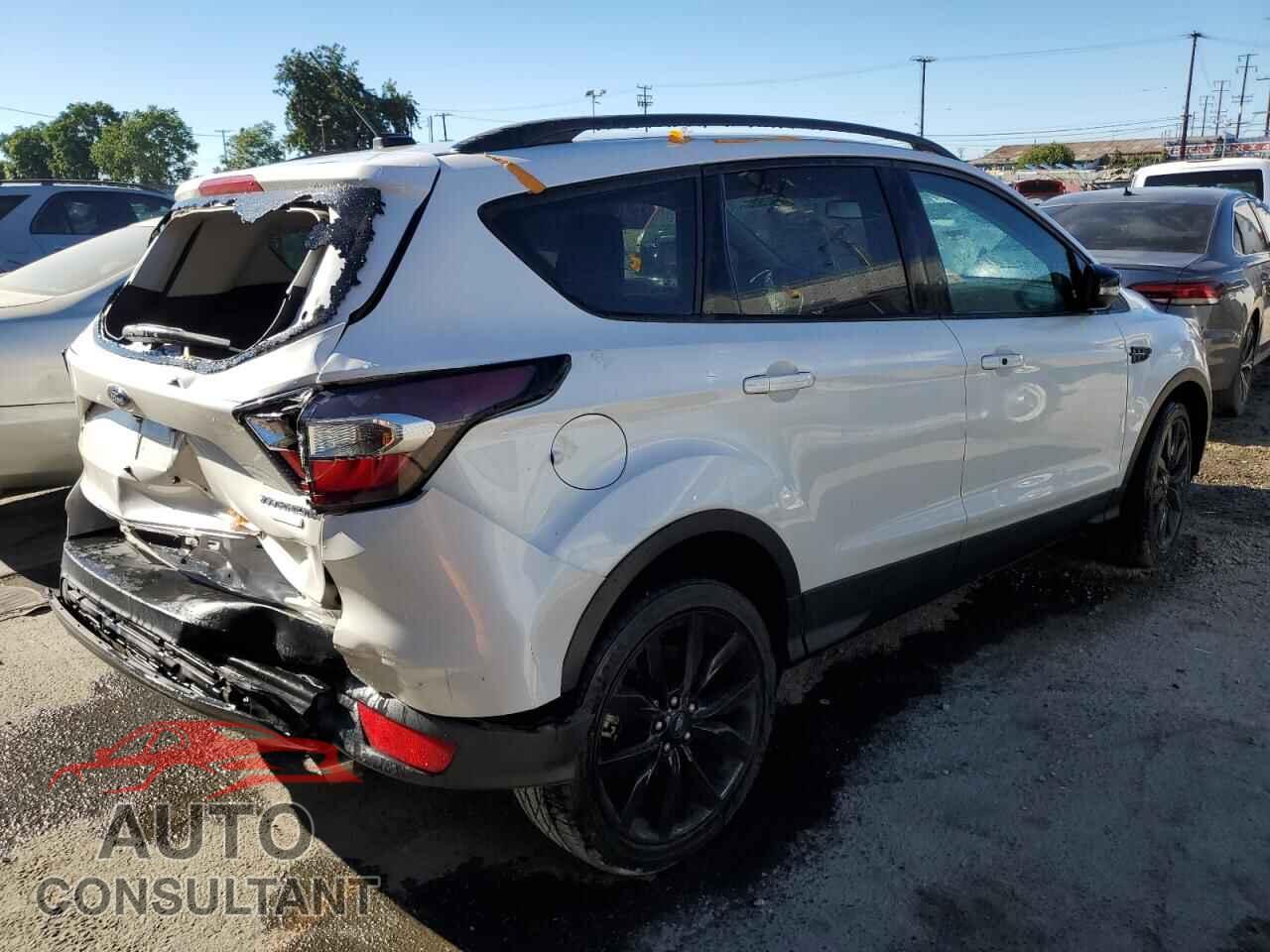 FORD ESCAPE 2017 - 1FMCU0J90HUC26408