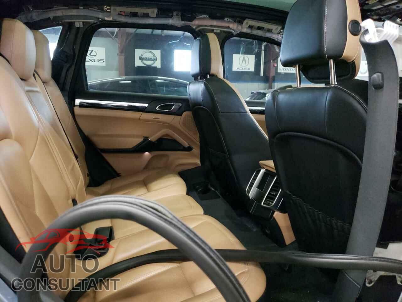 PORSCHE CAYENNE 2018 - WP1AA2A25JKA05101