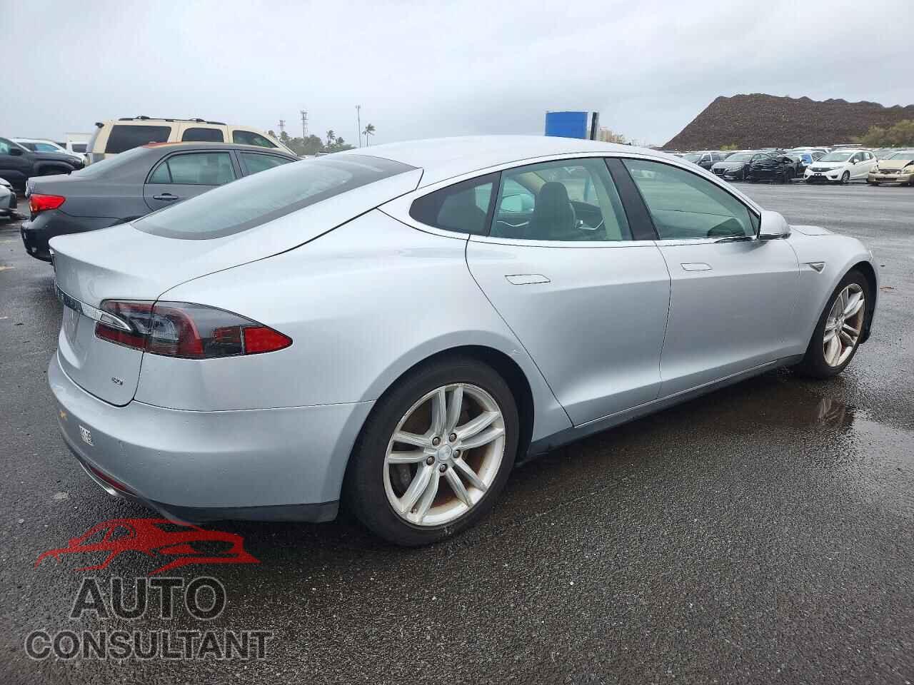 TESLA MODEL S 2013 - 5YJSA1CGXDFP22779