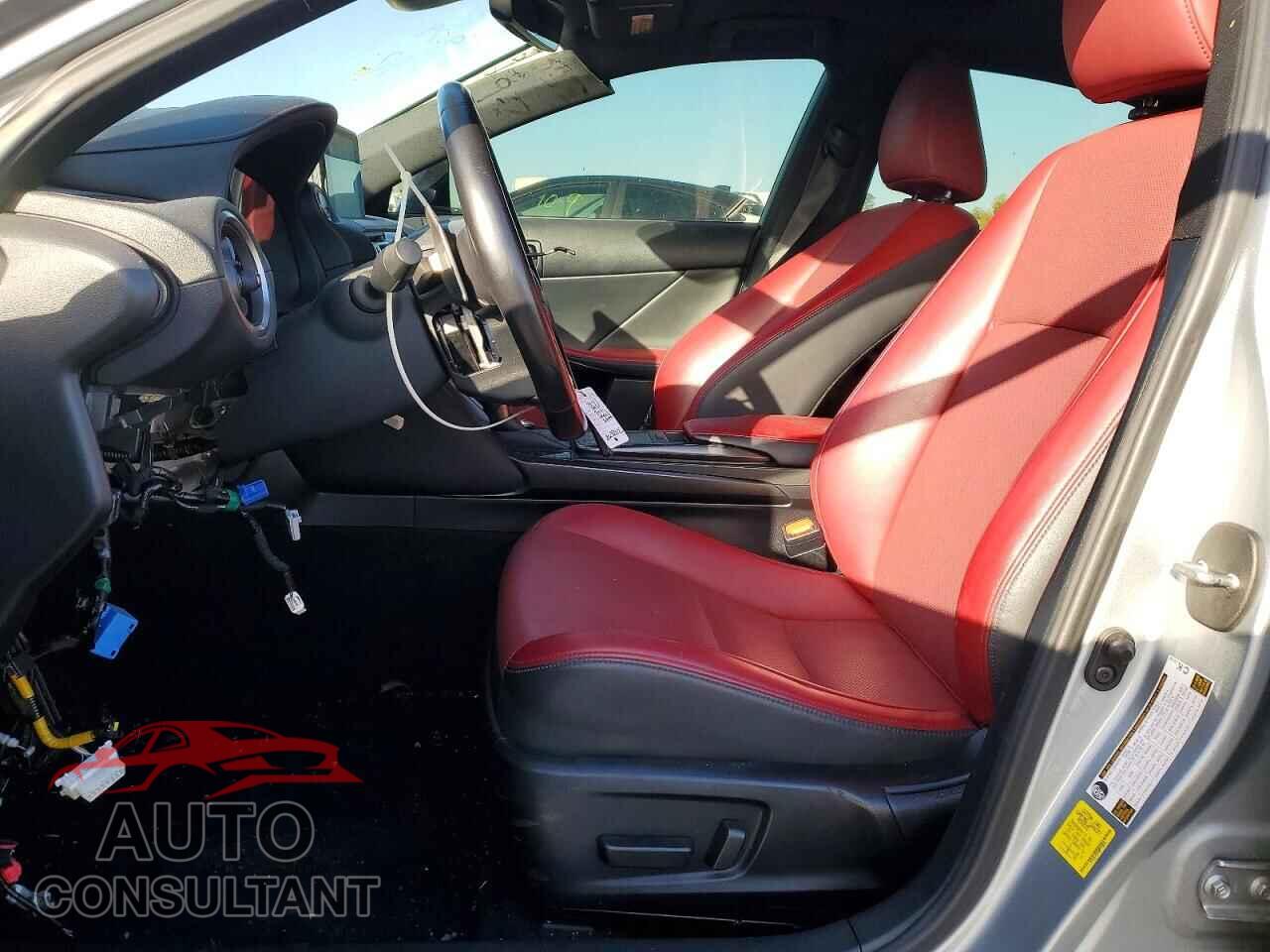 LEXUS IS 2021 - JTHCA1D26M5115074