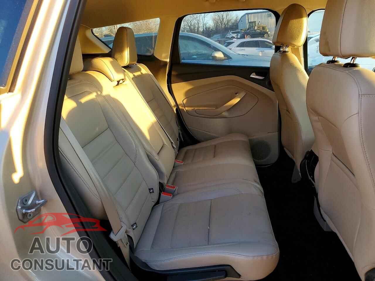 FORD ESCAPE 2017 - 1FMCU0JD3HUE85611