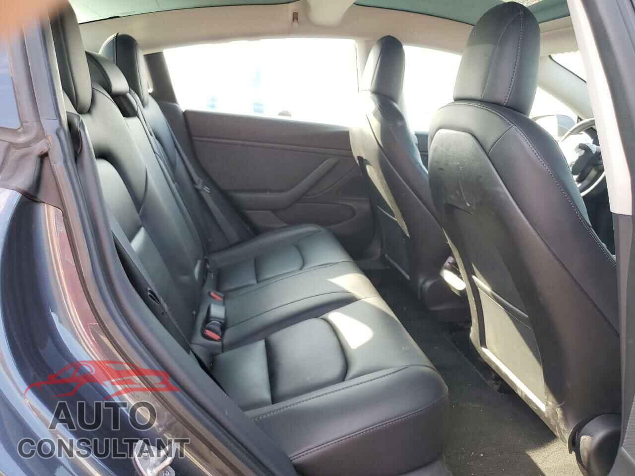 TESLA MODEL 3 2018 - 5YJ3E1EB2JF185010
