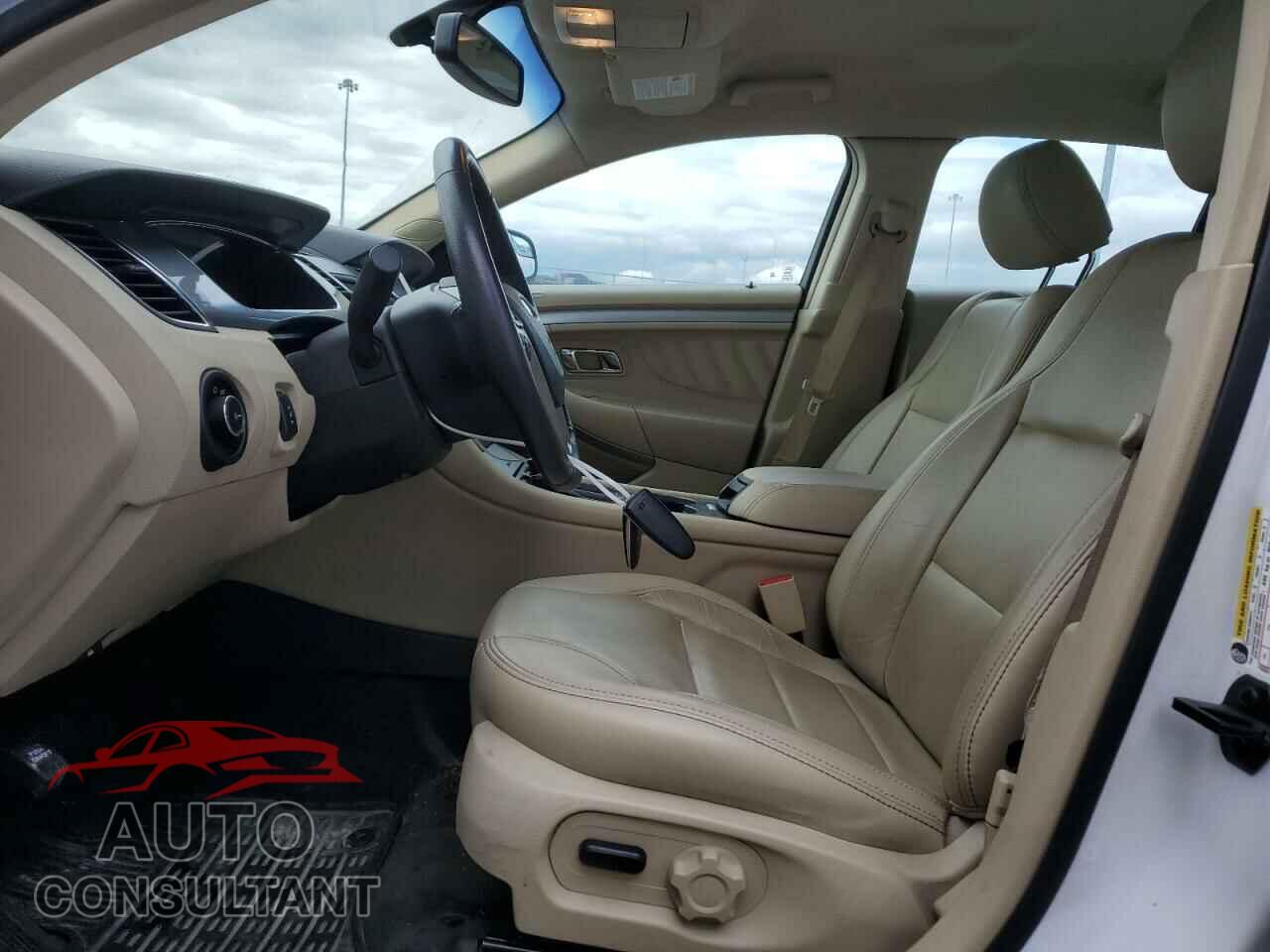 FORD TAURUS 2018 - 1FAHP2E80JG134997