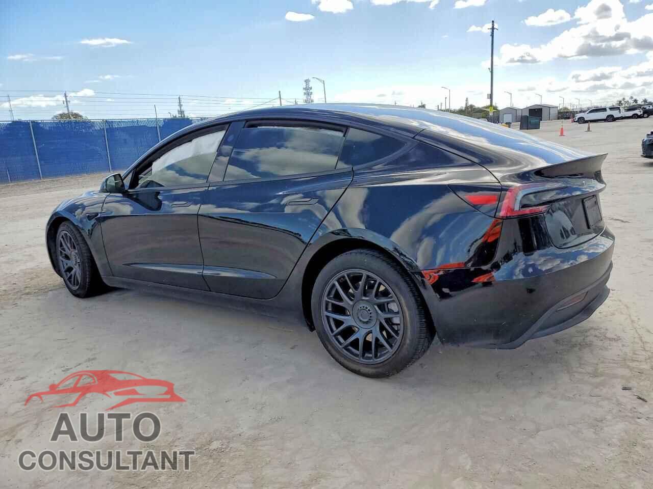 TESLA MODEL 3 2024 - 5YJ3E1EA5RF872467