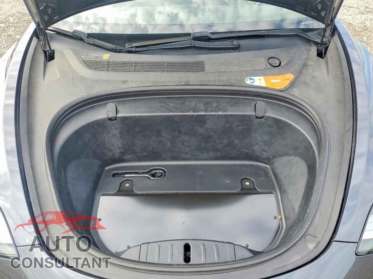 TESLA MODEL 3 2018 - 5YJ3E1EA9JF024127